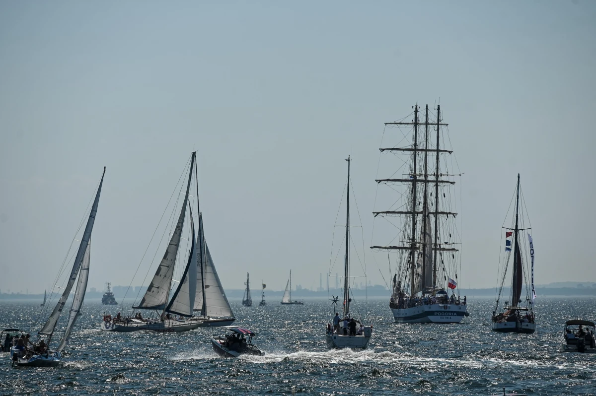 Już dziś odbędzie się VI Żeglarska Parada Świętojańska. Kawalkada jachtów i żaglowców przepłynie z Gdańska do Gdyni. W ubiegłorocznej edycji imprezy wzięła udział rekordowa liczba ponad stu jednostek, w tym m.in. żaglowce "Pogoria" i "Dar Młodzieży".