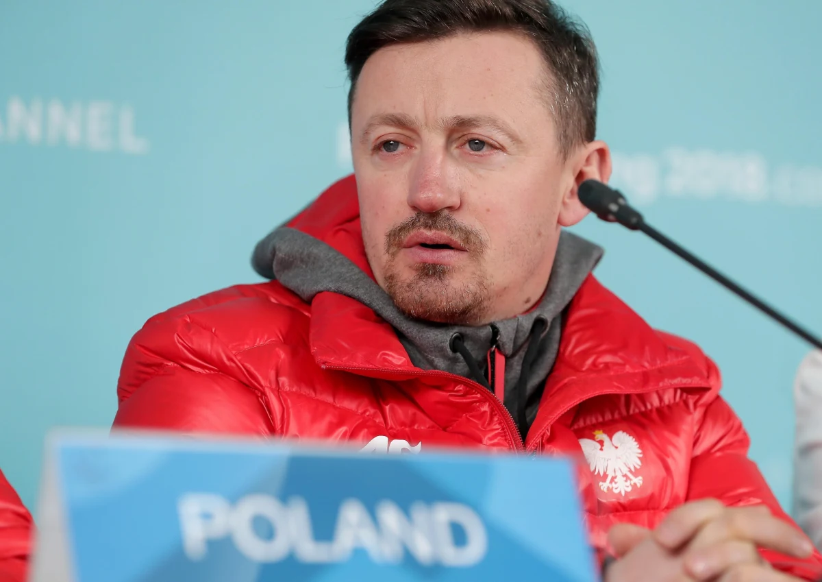 Apoloniusz Tajner opuszcza fotel prezesa Polskiego Związku Narciarskiego. Podczas sobotniego zjazdu delegatów nowym szefem związku ma zostać Adam Małysz, który jest jedynym kandydatem.