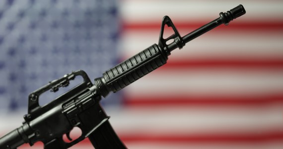 Izba Reprezentantów USA przyjęła pierwszą od 1994 roku znaczącą reformę dotyczącą posiadania broni palnej. Pakiet reform ustanawia m.in. ściślejsze kontrole osób kupujących broń przed ukończeniem 21. roku życia. Przepisy wejdą w życie po podpisaniu pakietu przez prezydenta.