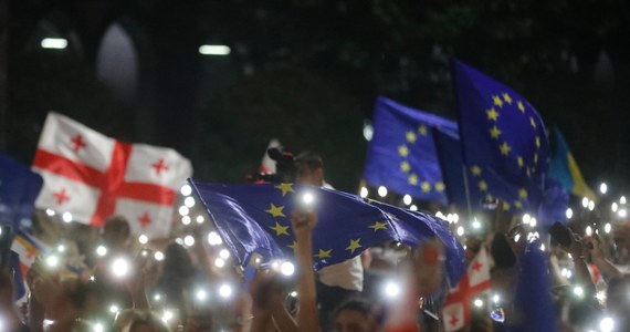 Protestas en Georgia tras la decisión de la Unión Europea.  Le damos al gobierno una semana.