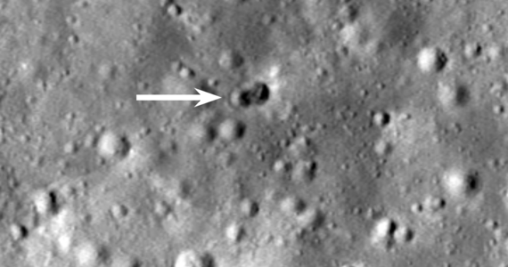 Obserwacje prowadzone przez amerykańską agencję kosmiczną NASA potwierdziły nieplanowane uderzenie części rakiety w Księżyc. Doszło do niego 4 marca. Efektem jest nietypowy krater. 