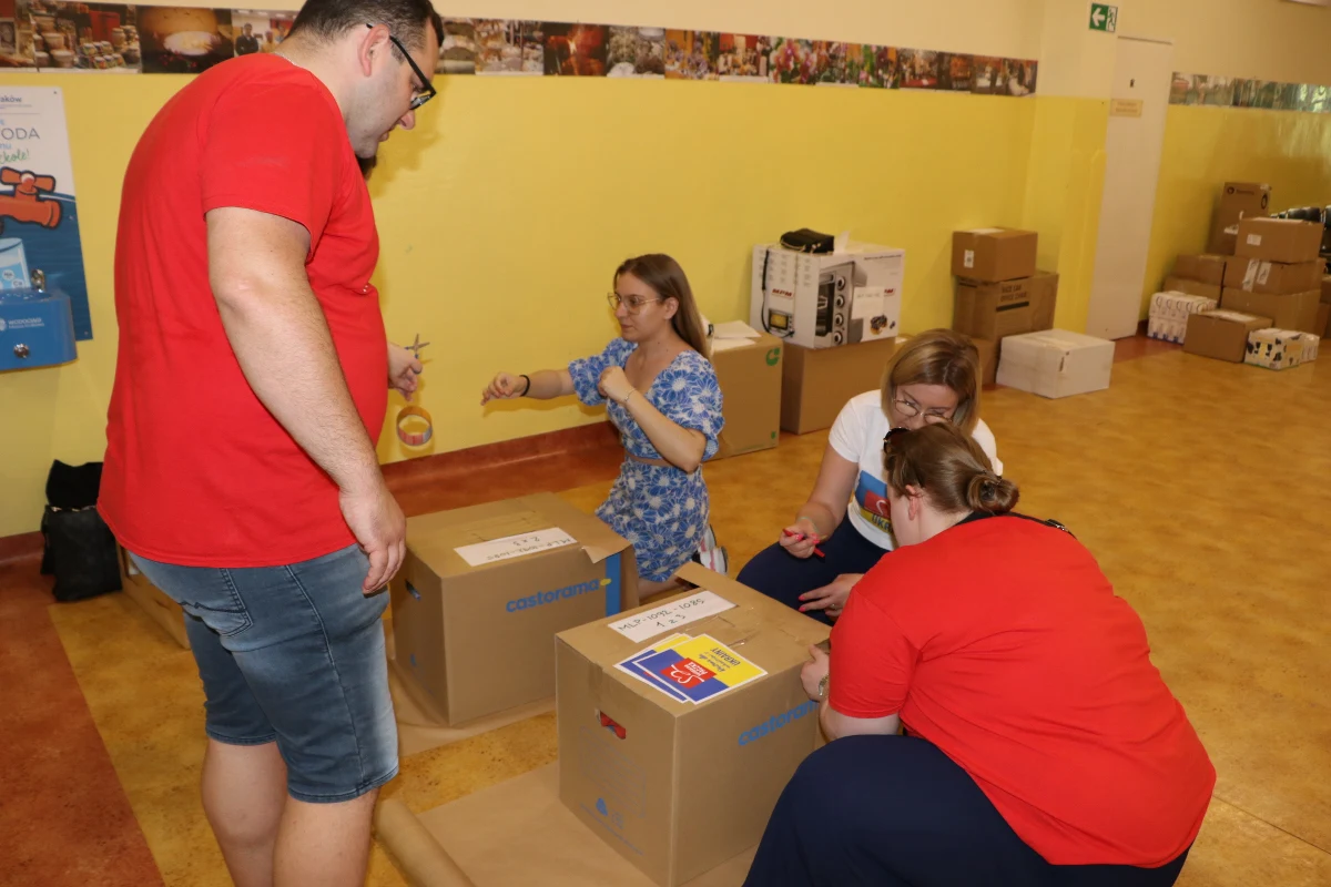 Za nami Weekend Cudów Solidarnej Paczki – specjalnej edycji Szlachetnej Paczki. 1119 uchodźczych rodzin, do których dotarli wolontariusze, otrzymało pomoc. Przed magazynem w Krakowie, gdzie zbierano dary, był dziennikarz RMF FM Marcin Buczek. 