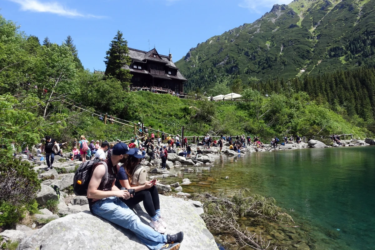 U progu wakacji są jeszcze wolne miejsca noclegowe pod Tatrami, zwłaszcza w pierwszych dwóch tygodniach. "Po 12 lipca ze znalezieniem wolnych miejsc noclegowych może być problem" - powiedział Karol Wagner z Tatrzańskiej Izby Gospodarczej.