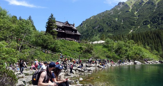 U progu wakacji są jeszcze wolne miejsca noclegowe pod Tatrami, zwłaszcza w pierwszych dwóch tygodniach. "Po 12 lipca ze znalezieniem wolnych miejsc noclegowych może być problem" - powiedział Karol Wagner z Tatrzańskiej Izby Gospodarczej.
