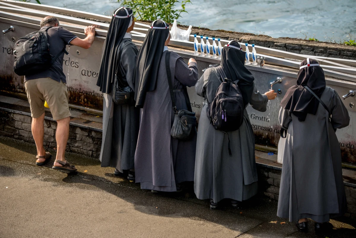 Związek nauczycieli szkół podstawowych "Snuippa" we Francji sprzeciwia się wykonaniu dzieła Mozarta Ave verum corpus przez uczniów w Lourdes. Związkowcy twierdzą, że religijne dzieło łamie zasadę laickości. O sprawie pisze dziennik "Le Figaro". 