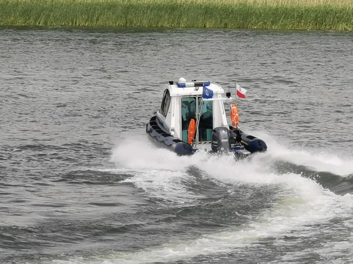 Z zalewu w Zamościu nurkowie wyłowili ciało 17-latka. Poszukiwania nastolatka trwały od niemal doby. W akcję zaangażowani byli m.in. strażacy i nurkowie. W piątek na Lubelszczyźnie utonęły dwie osoby. To łącznie już sześć ofiar wody w tym sezonie letnim.