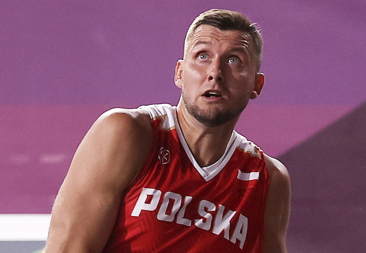 Reprezentacja Polski koszykarzy 3x3 pokonała Mongolię 20:17 w barażu i awansowała do ćwierćfinału mistrzostw świata w Antwerpii. Rywalem biało-czerwonych w walce o półfinał będą w sobotnie popołudnie gospodarze - Belgowie.