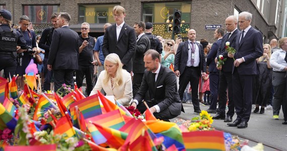 Domniemany sprawca nocnej strzelany w klubie dla gejów w Oslo, miał powiązania z islamskim ekstremizmem - poinformowały norweskie służby specjalne PST. W zdarzeniu zginęły dwie osoby, a 21 zostało rannych.