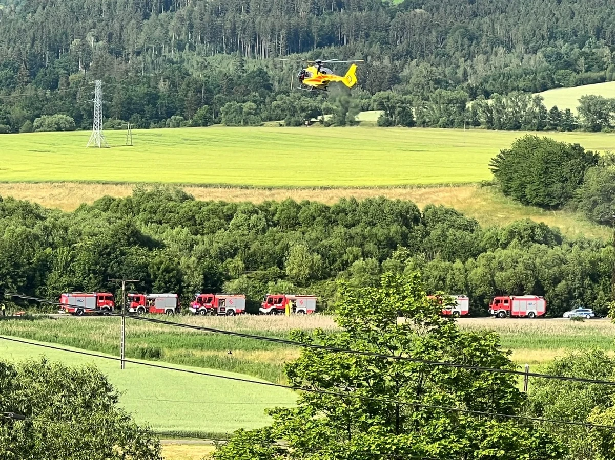 W Ścinawce Średniej niedaleko Kłodzka (woj. dolnośląskie) około godziny 17 doszło do wypadku autokaru. Pojazdem podróżowali nauczyciele z Olsztyna. Są poszkodowani.