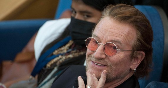 W jednym z ostatnich wywiadów Bono opowiadał o swoich skomplikowanych relacjach z ojcem. Przyznał przy okazji, że ma przyrodniego brata, o istnieniu którego przez lata nie wiedział. 