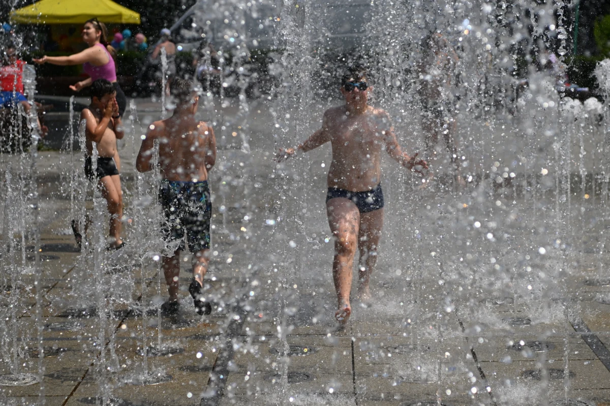 Upalna niedziela w całym kraju – informuje IMGW. Do naszego kraju nadal napływają masy gorącego powietrza z południowego-wschodu. Na naszą radiową skrzynkę dostaliśmy od was wiele zdjęć, z których wynika, że jeszcze przed południem temperatura przekroczyła 30 stopni.