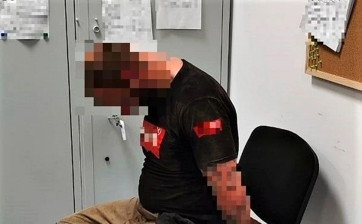 Był agresywny, kopał i uderzał. Tak zachowywał się 35-latek, kiedy policjanci próbowali go zatrzymać niedaleko Bolesławca na Dolnym Śląsku. W trakcie szarpaniny z funkcjonariuszami mężczyźnie udało się uciec. Po kilku dniach został on jednak ponownie ujęty. 