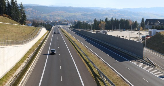 Od poniedziałku podróżni jadący od Krakowa w kierunku Tatr drogą ekspresową S7, czyli tzw. nową zakopianką będą mogli skorzystać z Miejsca Obsługi Podróżnych (MOP) Zbójecka Góra. Obiekt posiada infrastrukturę do wypoczynku, brak w nim jednak stacji paliw czy gastronomii.