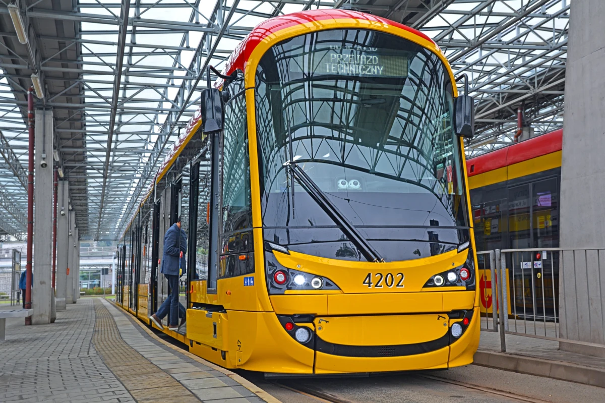 Od dziś do 6 lipca tramwaje linii 4 będą kończyły kursy na pętli Annopol, natomiast kursowanie składów linii 41 zostało zawieszone. Annopol z tramwajami na Bródnie łączy autobusowa linia zastępcza Z-4 - poinformował Zarząd Transportu Miejskiego.