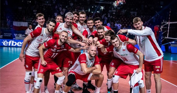Polscy siatkarze wygrali z Amerykanami 3:1 (21:25, 25:23, 26:24, 25:22) w ostatnim występie w turnieju Ligi Narodów w Sofii. To siódme zwycięstwo w tych rozgrywkach Biało-Czerwonych, którzy doznali do tej pory jednej porażki i mogą być praktycznie pewni awansu do fazy finałowej w Bolonii.