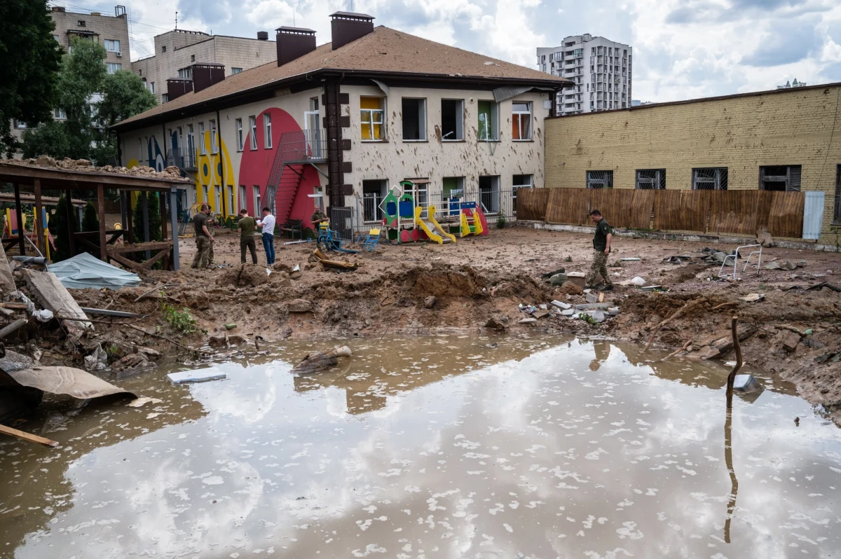 Wojska specjalne Wielkiej Brytanii, Francji, Kanady i Litwy pomagają w Ukrainie w koordynacji dostaw broni i szkoląc ukraińskich żołnierzy - pisze "New York Times". W Ukrainie są też agenci CIA, którzy pomagają w przekazywaniu informacji wywiadowczych ukraińskim wojskom.