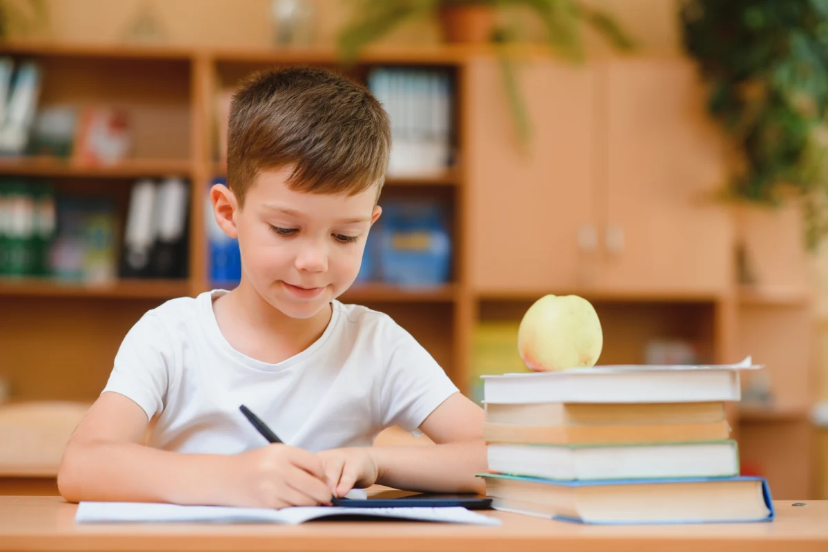 Od 1 lipca rodzice będą mogli wnioskować o "Dobry start", czyli 300 zł na wyprawkę szkolną dla każdego ucznia - przypomina Ministerstwo Rodziny i Polityki Społecznej.