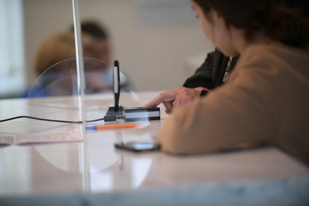 Działający od połowy marca w Rzeszowie przy ul. Langiewicza 15 punkt nadawania numerów PESEL dla uchodźców z Ukrainy, od piątku, 1 lipca, zostanie przeniesiony do budynku Urzędu Miasta przy ul. Okrzei 1. Dotychczas w punkcie tym nadano ponad 7,5 tys. numerów PESEL.