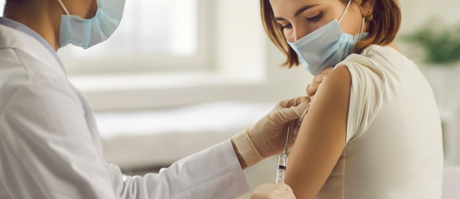 Punkt szczepień przeciw COVID-19 funkcjonujący przy szpitalu klinicznym nr 2 na Pomorzanach kończy działalność. Ostatnie szczepienie wykona w najbliższą środę.