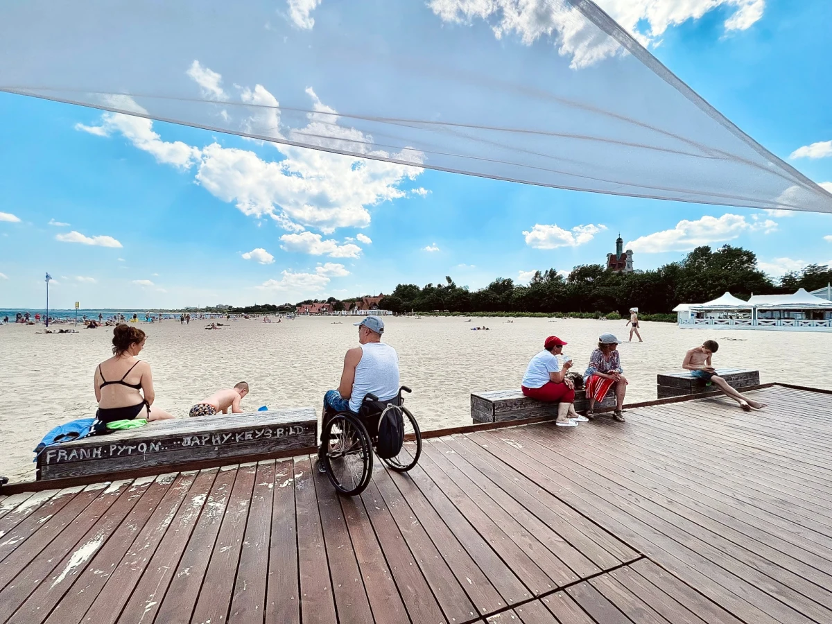 Sopocka plaża przy wejściu nr 23 zwyciężyła w rankingu na najbardziej funkcjonalną i dostępną dla niepełnosprawnych. I takim certyfikatem może się poszczycić w sezonie letnim 2022.

