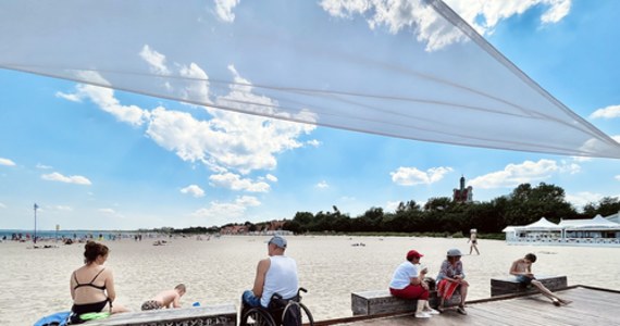 Sopocka plaża przy wejściu nr 23 zwyciężyła w rankingu na najbardziej funkcjonalną i dostępną dla niepełnosprawnych. I takim certyfikatem może się poszczycić w sezonie letnim 2022.

