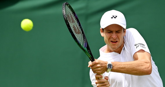 Hubert Hurkacz już na pierwszej rundzie zakończył swój udział w Wimbledonie. Po emocjonującym meczu i wielu zwrotach akcji Polak przegrał z Hiszpanem Alejandro Davidovichem Fokiną 6:7(4-7), 4:6, 7:5, 6:2, 6:7 (8-10).