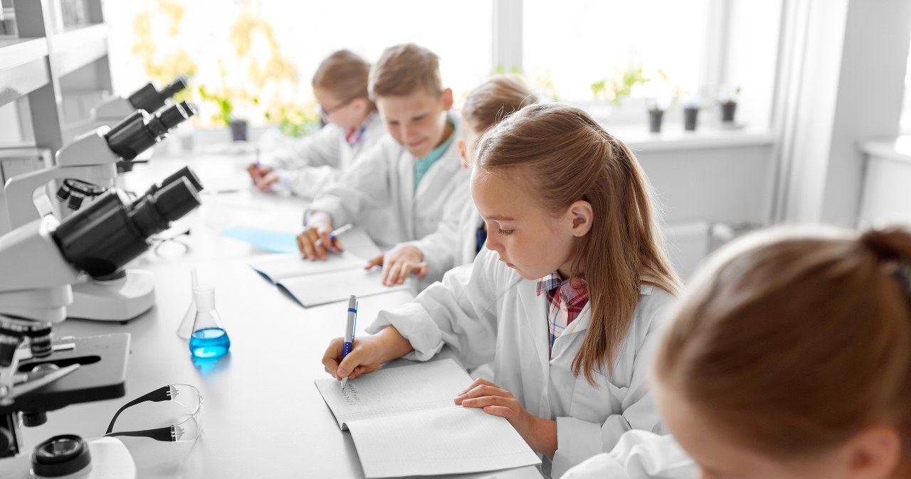 Jak pokonać szkolny lęk przed chemią? Nowe metody edukacyjne