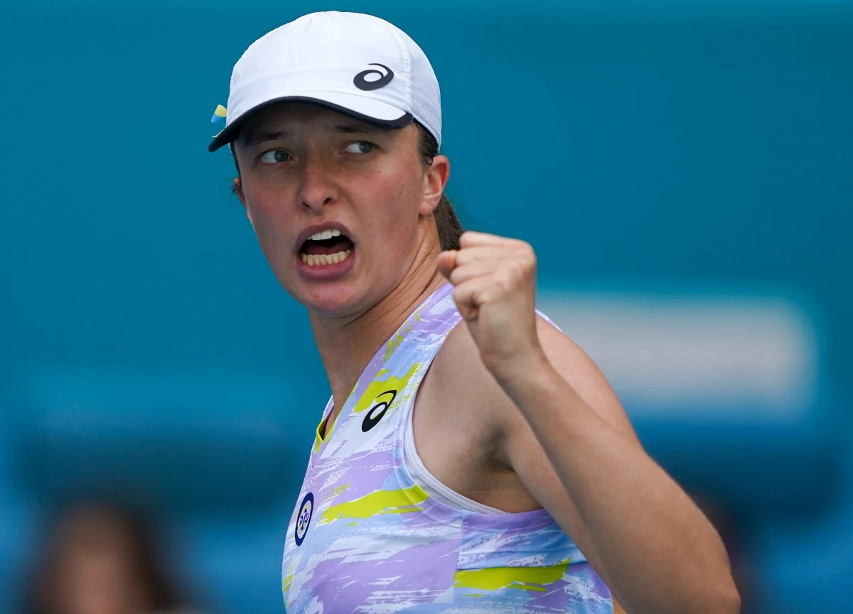 We wtorek Iga Świątek rozpocznie zmagania na Wimbledonie. Polska liderka światowego rankingu o 14.30 na korcie centralnym zmierzy się z chorwacką kwalifikantką Janą Fett. Wieczorem do gry przystąpi Magdalena Fręch, która zagra z Camilą Giorgi.