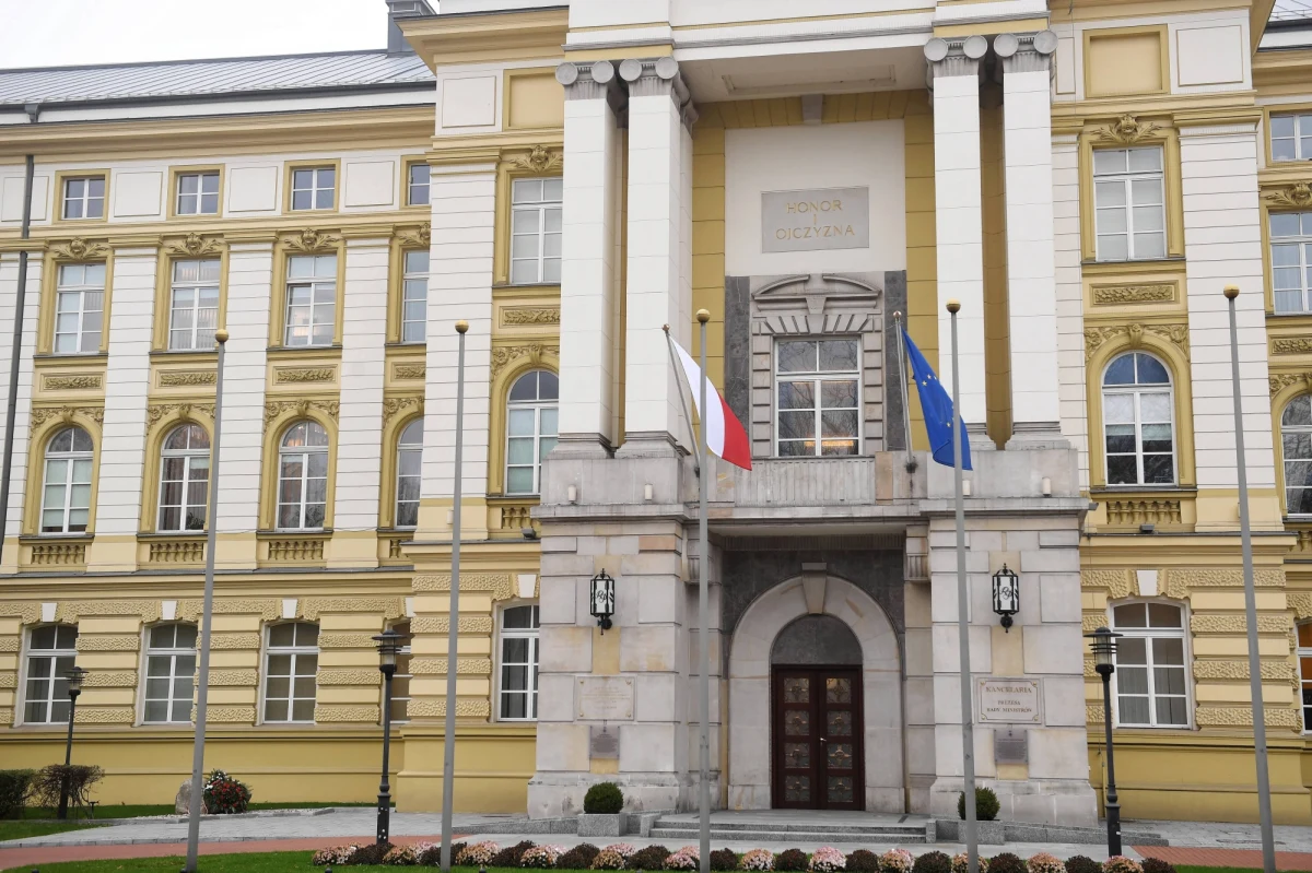 Podczas kontroli w KPRM Najwyższa Izba Kontroli stwierdziła między innymi błędy w kampanii Polskiego Ładu i dotacji dla fundacji o. Tadeusza Rydzyka - informuje "Rzeczpospolita".