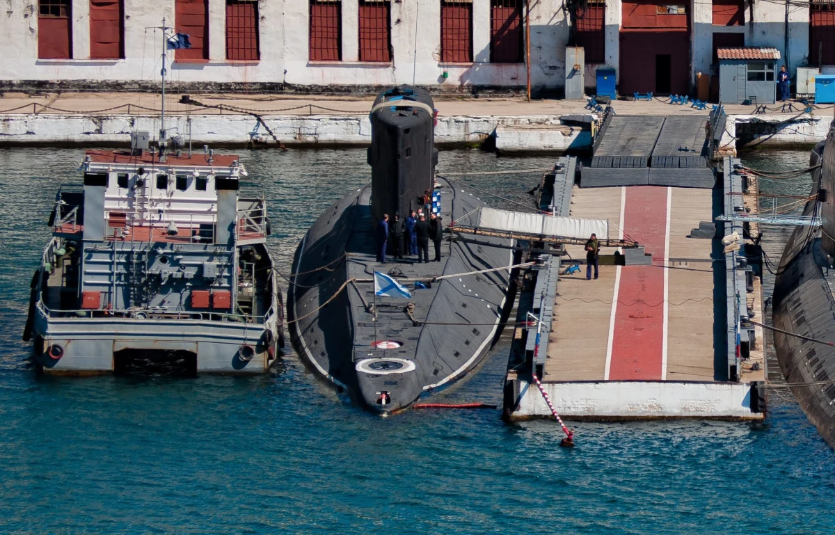​"Alrosa", najstarszy okręt podwodny rosyjskiej Floty Czarnomorskiej po raz pierwszy od ośmiu lat wypłynął w morze w celu przeprowadzenia testów - poinformowała agencja TASS.