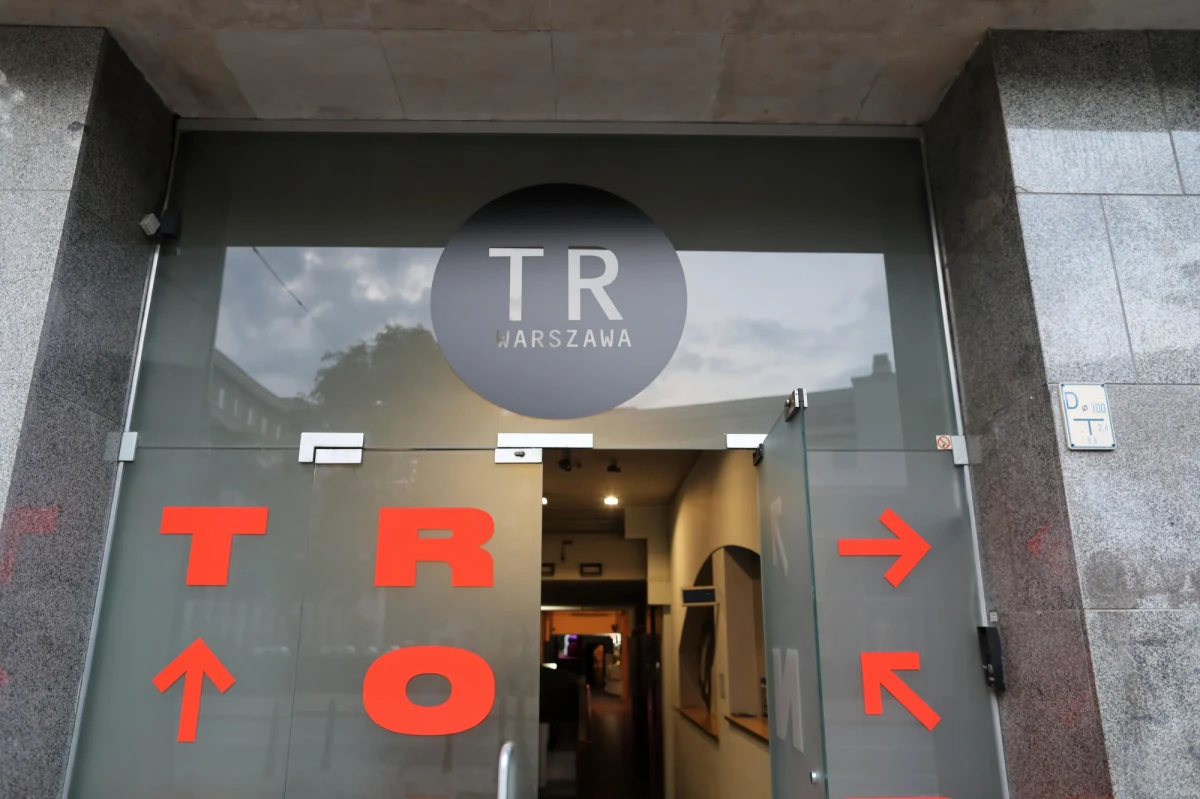 Patowa sytuacja w teatrze TR Warszawa. Zespół aktorski domaga się natychmiastowego odwołania dyrekcji placówki. Według protestujących, kierownictwo teatru, swoją postawą i sposobem zarządzania doprowadziło do masowych odejść. 