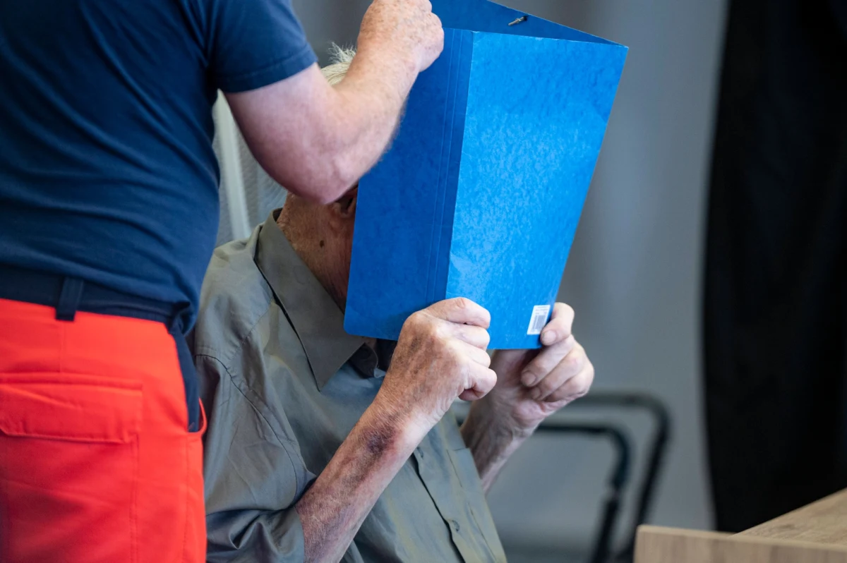 Pochodzący z Litwy 101-letni były strażnik w niemieckim nazistowskim obozie koncentracyjnym Sachsenhausen został skazany przez sąd w Brandenburgii na karę pięciu lat pozbawienia wolności za współudział w zamordowaniu tysięcy więźniów. 101-latek do końca procesu zaprzeczał, że był strażnikiem w obozie koncentracyjnym.