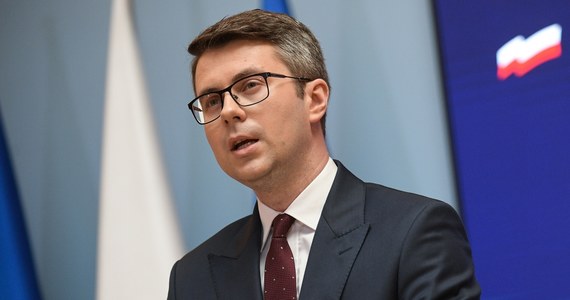 Rada Ministrów wyraziła zgodę na przyjęcie do NATO Finlandii i Szwecji - poinformował rzecznik rządu Piotr Müller. Jak podkreślał, polski rząd wspiera aspiracje obu krajów do członkostwa w Sojuszu, a także zwrócił uwagę, że przyczyniłoby się to do bezpieczeństwa w regionie. 