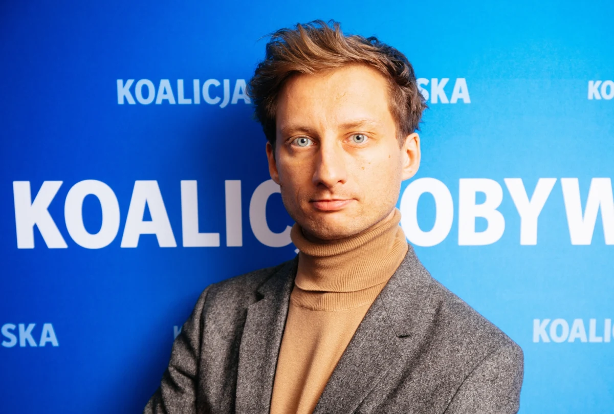 Poseł Koalicji Obywatelskiej Franciszek Sterczewski przeprasza i chce ponieść karę za nocny incydent w Poznaniu. Jak ujawniliśmy, policja interweniowała wobec niego, bo funkcjonariusze stwierdzili, że pijany jechał rowerem. Polityk - zasłaniając się immunitetem - odmówił jednak badania na obecność alkoholu. 