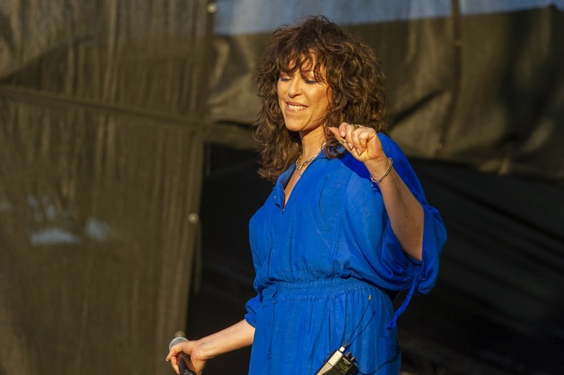 Za oknem żar się z nieba leje, a Natalia Kukulska wypuściła koncertowy teledysk "Nie ma wody na pustyni" z występu z cyklu "MTV Unplugged". W oryginale ta piosenka pochodzi z repertuaru grupy Bajm.