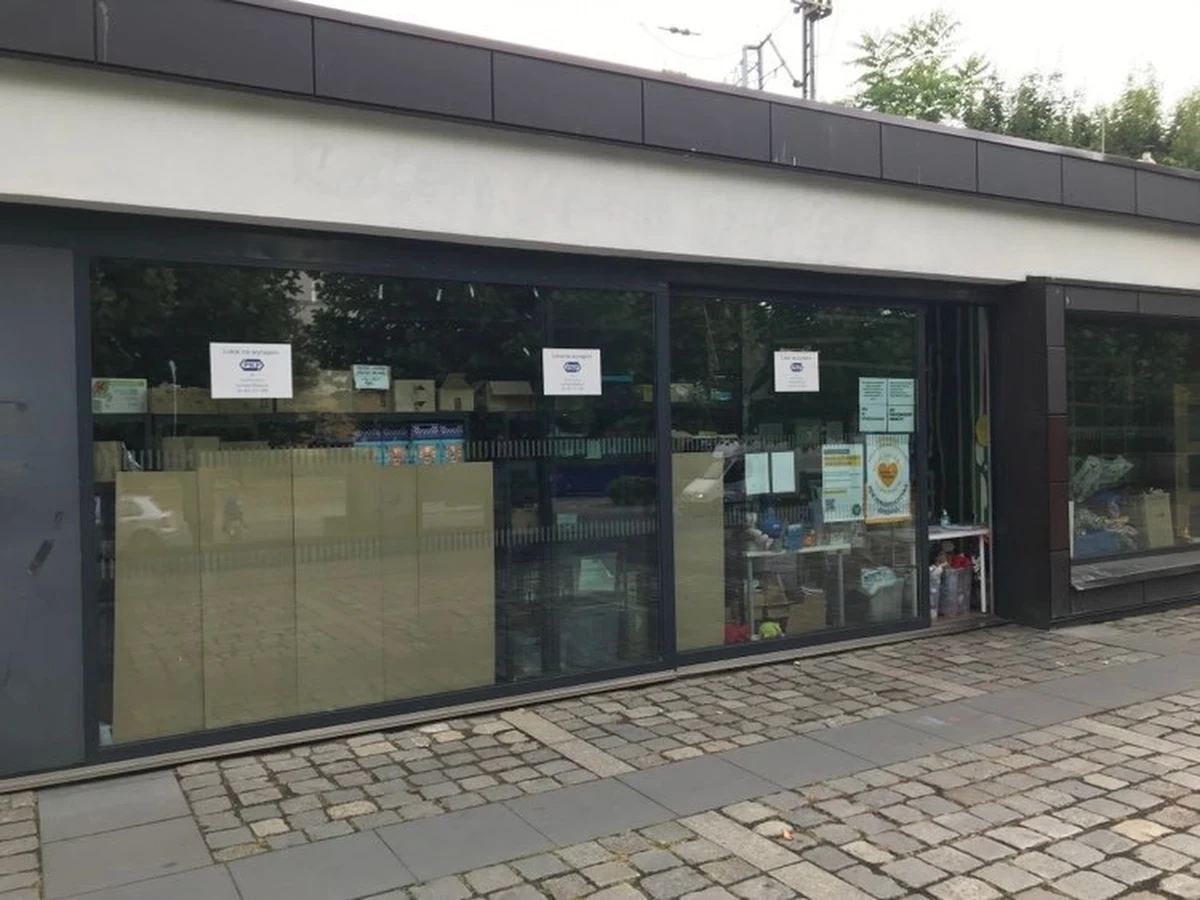 Wrocławski apel do wolotariuszy. Poszukiwane są osoby, które mogłyby pomóc przy pilnej przeprowadzce. Swoje miejsce musi zmienić punkt wydawania darów dla uchodźców z Ukrainy. Działa przy ulicy Peronowej, ale od czwartku ma być już w budynku Dworca Głównego PKP.