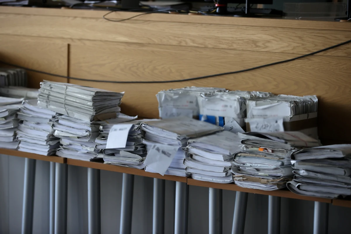 Proces 38 osób powiązanych ze zorganizowaną grupą przestępczą pseudokibiców "Wisła Sharks" rozpoczął przed Sądem Okręgowym w Krakowie. Prokurator, który zarzucił oskarżonym 241 przestępstw, odczytał skrócony akt oskarżenia; następnie sąd wyłączył jawność rozprawy.