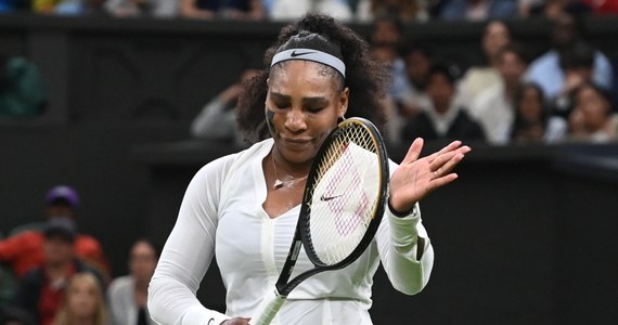 Jedna z najlepszych tenisistek w historii, 40-letnia Amerykanka Serena Williams, po trwającym ponad trzy godziny meczu przegrała z Francuzką Harmony Tan 5:7, 6:1, 6:7 (7-10) w pierwszej rundzie Wimbledonu. To był jej pierwszy mecz singlowy od blisko roku.