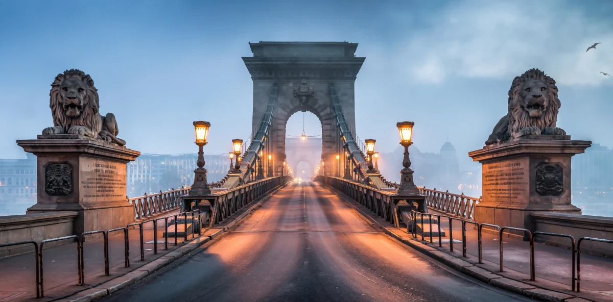 ​Węgierski bank centralny mocno wciska hamulec. Rada monetarna podniosła we wtorek główną stopę procentową o 185 punktów bazowych. Tym samym stopa referencyjna jest na poziomie 7,75 proc. Władze przekonują, że ryzyko utrwalenia się wysokiej inflacji jest bardzo duże.