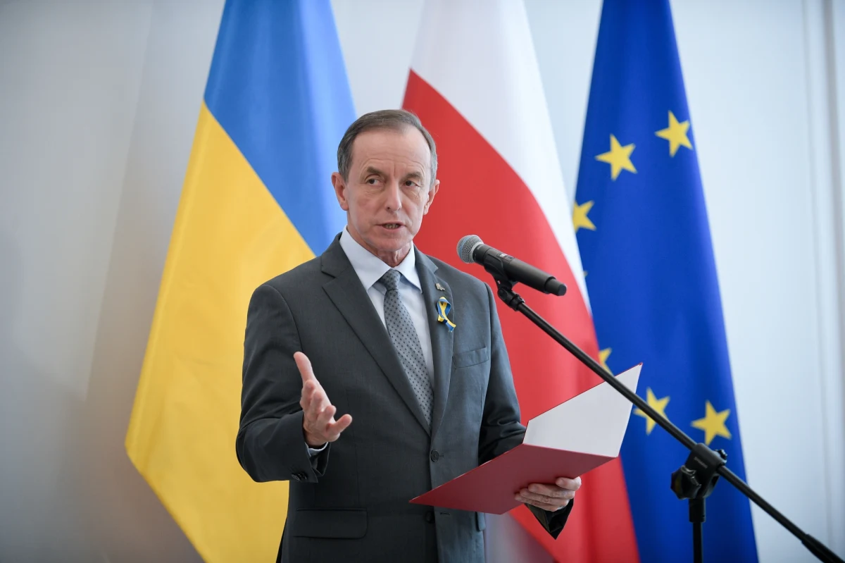 Podtrzymuję wyrażone w ubiegłych latach stanowisko; "kierując się koniecznością ochrony TK przed (...) publicznym podważaniem jego konstytucyjnej pozycji" nie wezmę udziału w posiedzeniu Izby poświęconym informacji o działalności TK w 2020 r. - napisała prezes Julia Przyłębska do marszałka Senatu Tomasz Grodzkiego.