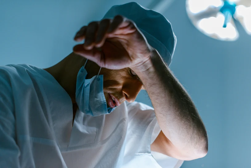 Coraz więcej skarg na lekarzy — przyczyną przeciążenie i braki kadrowe