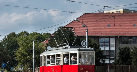 Zabytkowe tramwaje wracają na tory w Szczecinie. Od najbliższej niedzieli tramwaje historyczne będzie można podziwiać na trasie, a na ich pokładzie wybrać się w podróż linią turystyczną 0.