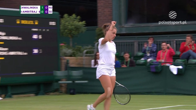 Świetna postawa Mai Chwalińskiej w akcji z Alison Riske.

Wszystkie mecze Wimbledonu zobaczysz na sportowych kanałach Polsatu i na platformie Polsat Box Go. 
Skróty i najciekawsze zagrania z turnieju obejrzysz w Interii Sport.

KLIKNIJ TUTAJ I ZOBACZ SKRÓTY ORAZ NAJCIEKAWSZE MOMENTY WIMBLEDONU 2022.

Obserwuj Interię Sport i kibicuj Polakom!
