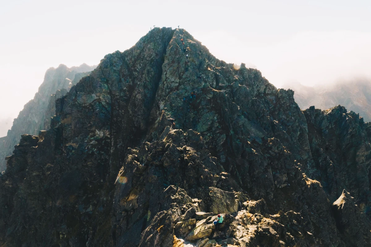 Tatrzański Park Narodowy (TPN) rozpoczyna remonty szlaków turystycznych w rejonie Orlej Perci. To dlatego podczas wakacji fragmenty tego traktu - uważanego za najtrudniejszy w polskiej części Tatr - będą zamykane – informuje TPN.