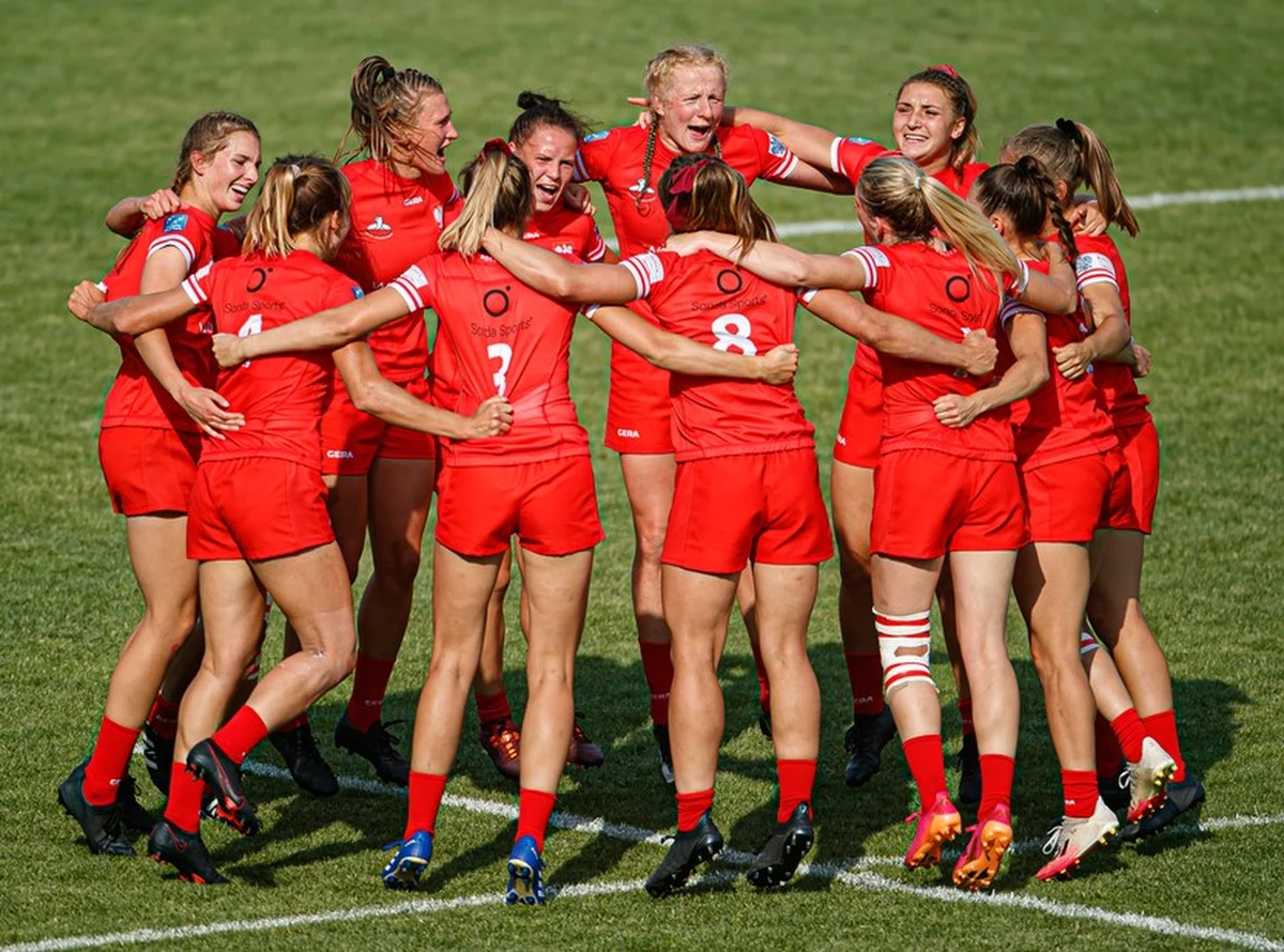 "Cel się zmienił. Brązowy medal był minimum, teraz naszym celem jest złoto!" - mówi wprost przed rozpoczynającymi się w piątek w Krakowie Mistrzostwami Europy w Rugby 7 trener kadry kobiet Janusz Urbanowicz. Jego podopieczne Anna Klichowska i Natalia Pamięta dodają: "Złoto na Mistrzostwach Europy to nasze kolejne małe marzenie! Mamy to przed sobą. Droga jest otwarta!".