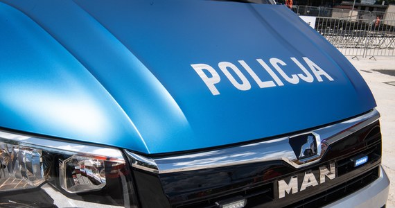 24-letnia kobieta zginęła na przejściu dla pieszych w Żorach, druga 38-letnia została ranna. Jak wynika ze wstępnych ustaleń policji, obie prowadziły rowery, kiedy uderzył w nie samochód, który nie zatrzymał się przed przejściem.