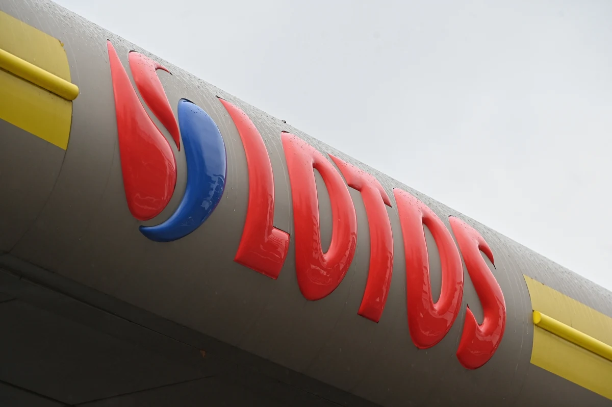 Od piątku 1 lipca do końca sierpnia na stacjach Lotosu będzie obowiązywała ogólnopolska promocja, która upoważnia do zakupu do 150 l paliwa w miesiącu z 30-groszowym rabatem na każdy litr - poinformowała spółka.