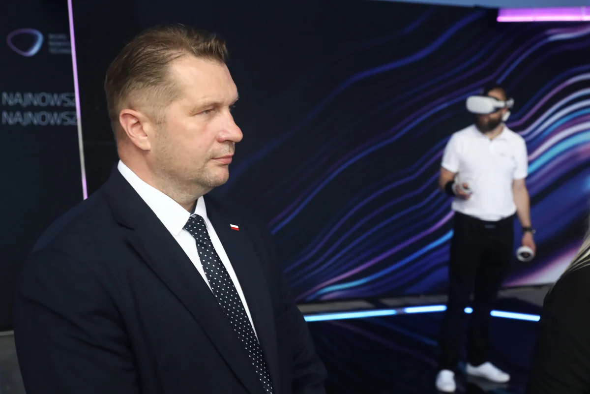 Gry "This War of Mine" 11 Bit Studios i "Gra szyfrów" stworzona przez IPN jeszcze w tym roku zostaną wpisane do podstawy programowej jako treści rekomendowane – zapowiedział w czwartek minister edukacji i nauki Przemysław Czarnek.