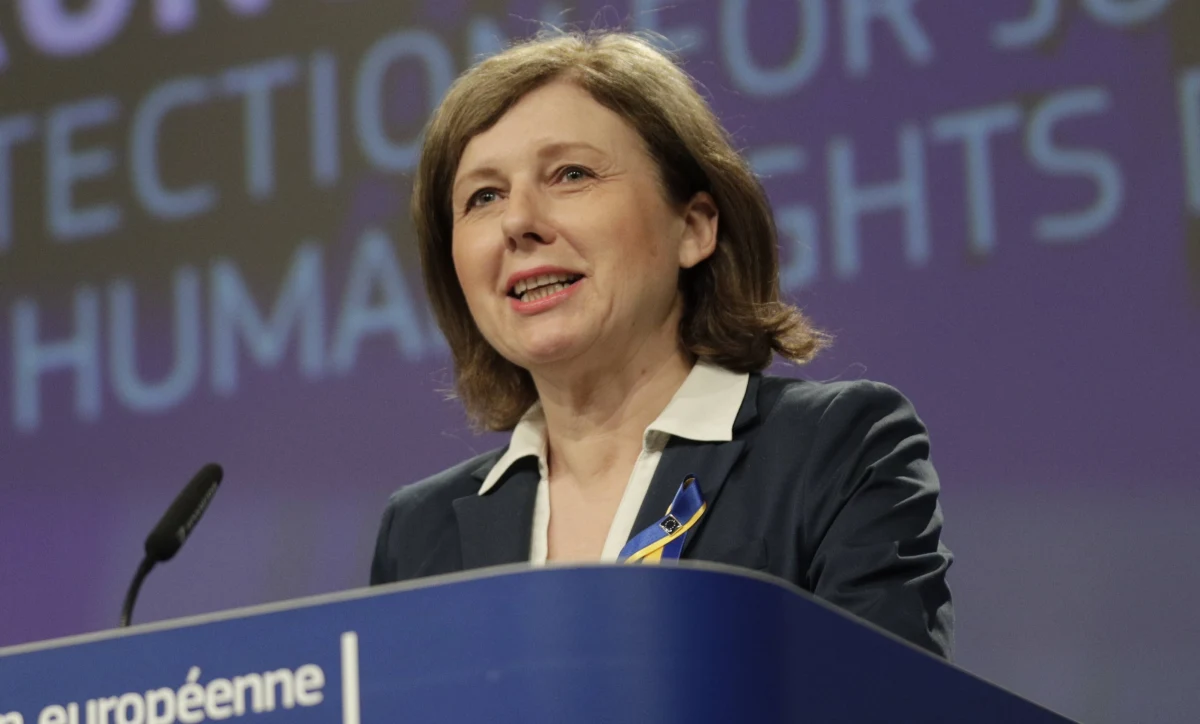 ​Reforma wymiaru sprawiedliwości przedstawiona przez prezydenta Andrzeja Dudę nie spełnia kamieni milowych planu odbudowy - powiedziała w Parlamencie Europejskim wiceprzewodnicząca Komisji Europejskiej Vera Jourova. Przypomnijmy, że to od spełnienia tzw. kamieni milowych KE uzależnia wypłaty w ramach Krajowego Planu Odbudowy.