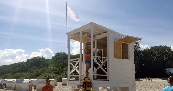 ​Plaża w Kołobrzegu jak Miami Beach lub kalifornijskie wybrzeże rodem ze Słonecznego Patrolu. Kołobrzescy WOPR-owcy dostali nowe solidne i eleganckie wieże ratownicze. Wyglądają jak z amerykańskich seriali.